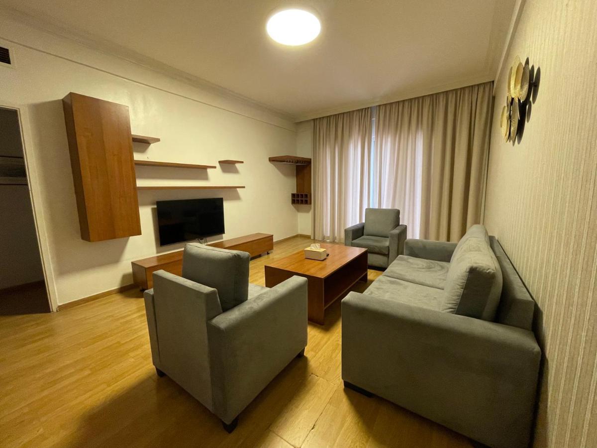 Elegant Apartment *